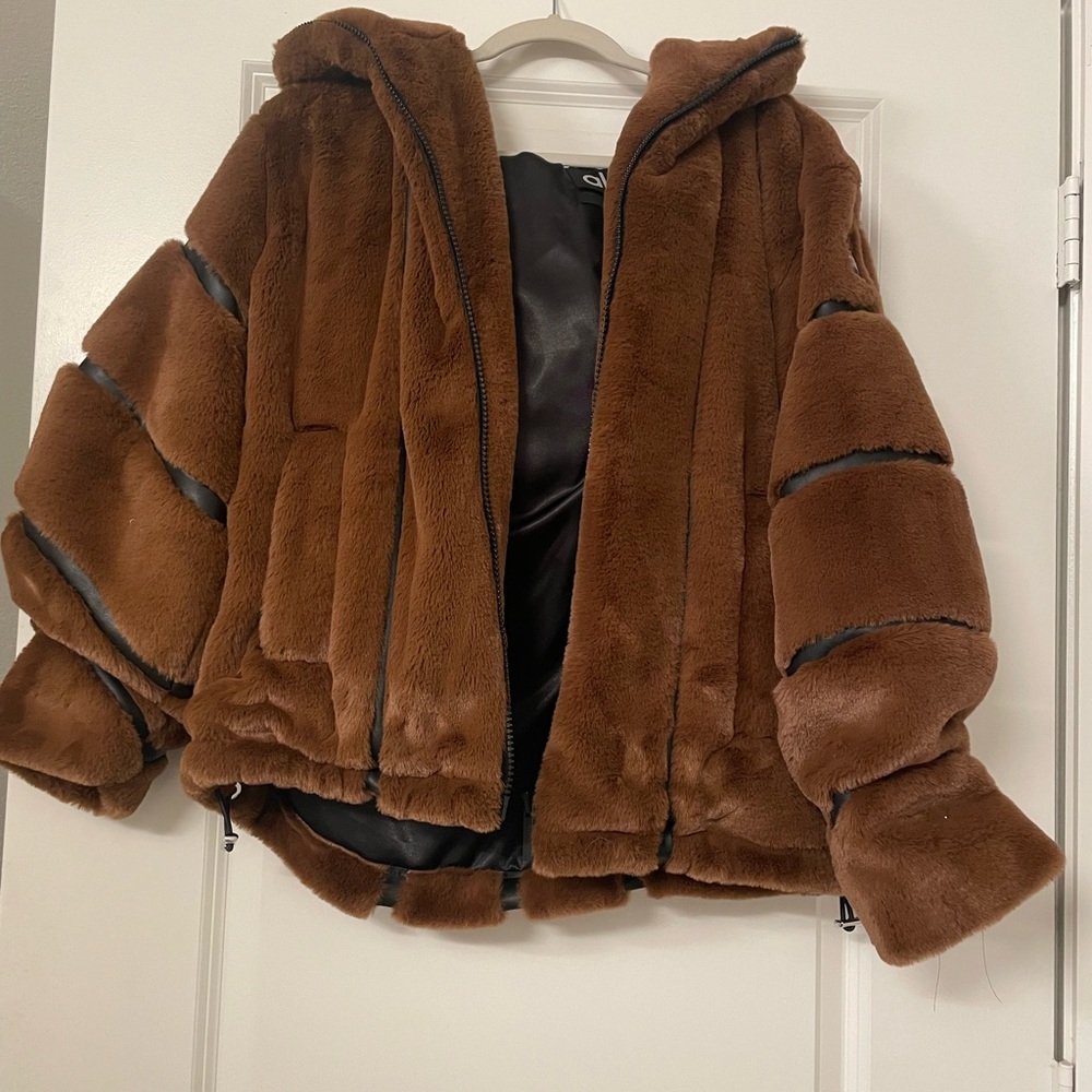 Brand new Alo Knock Out Faux Fur Jacket in XS - Chocolate